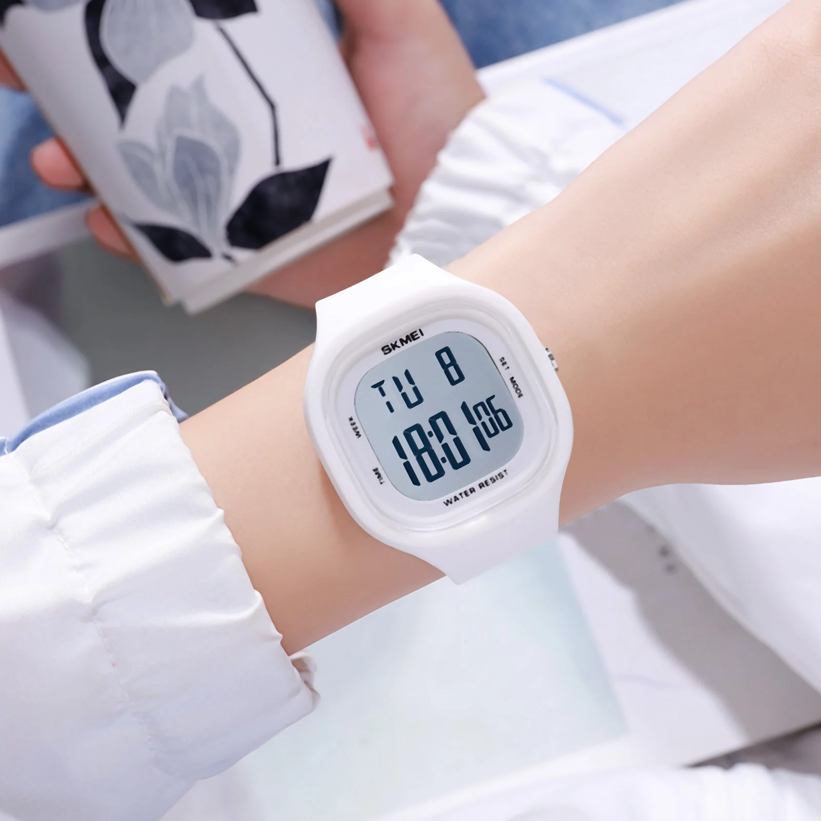 2290 Reloj Skmei para mujer pulsera de caucho - Image 24