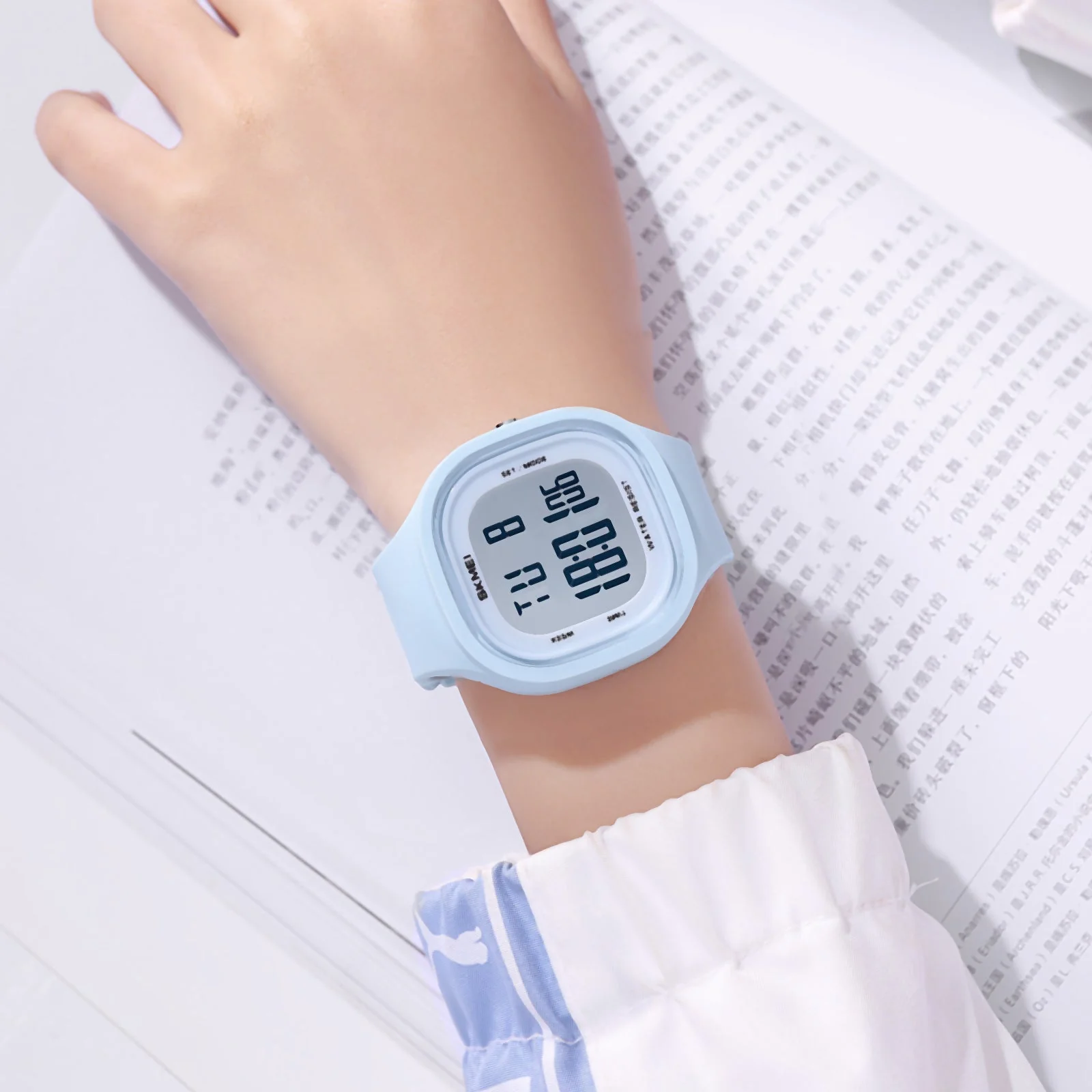 2290 Reloj Skmei para mujer pulsera de caucho - Image 8