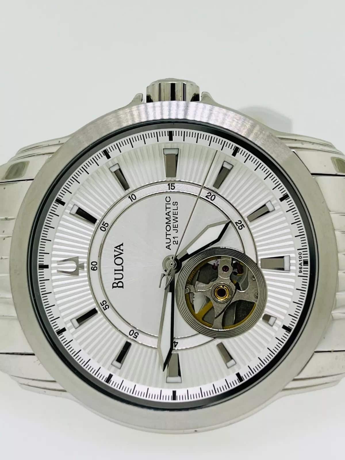 96A100 Reloj Bulova para caballero pulsera de acero inoxidable - Image 3