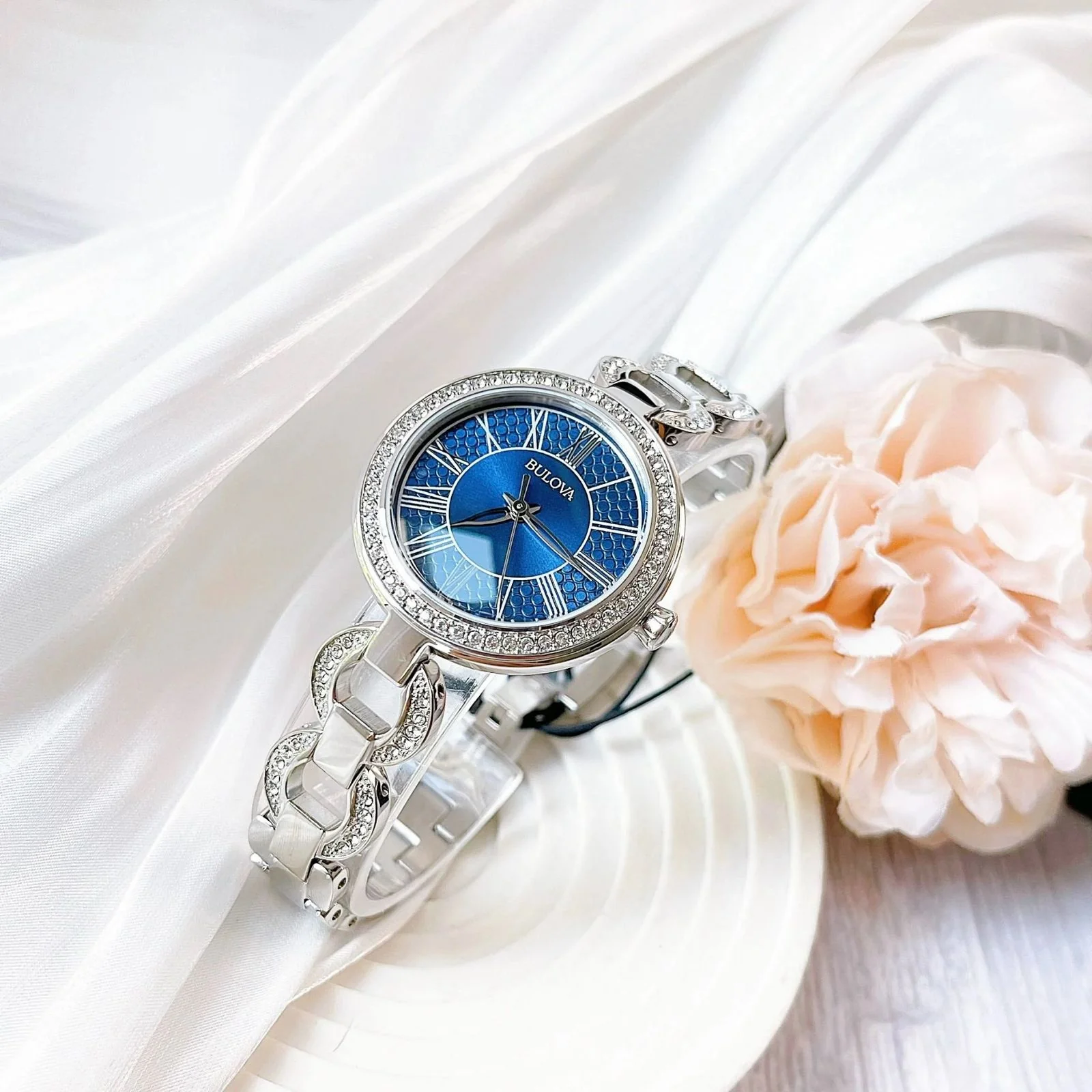 96L303 Reloj Bulova de dama pulsera de metal - Image 4