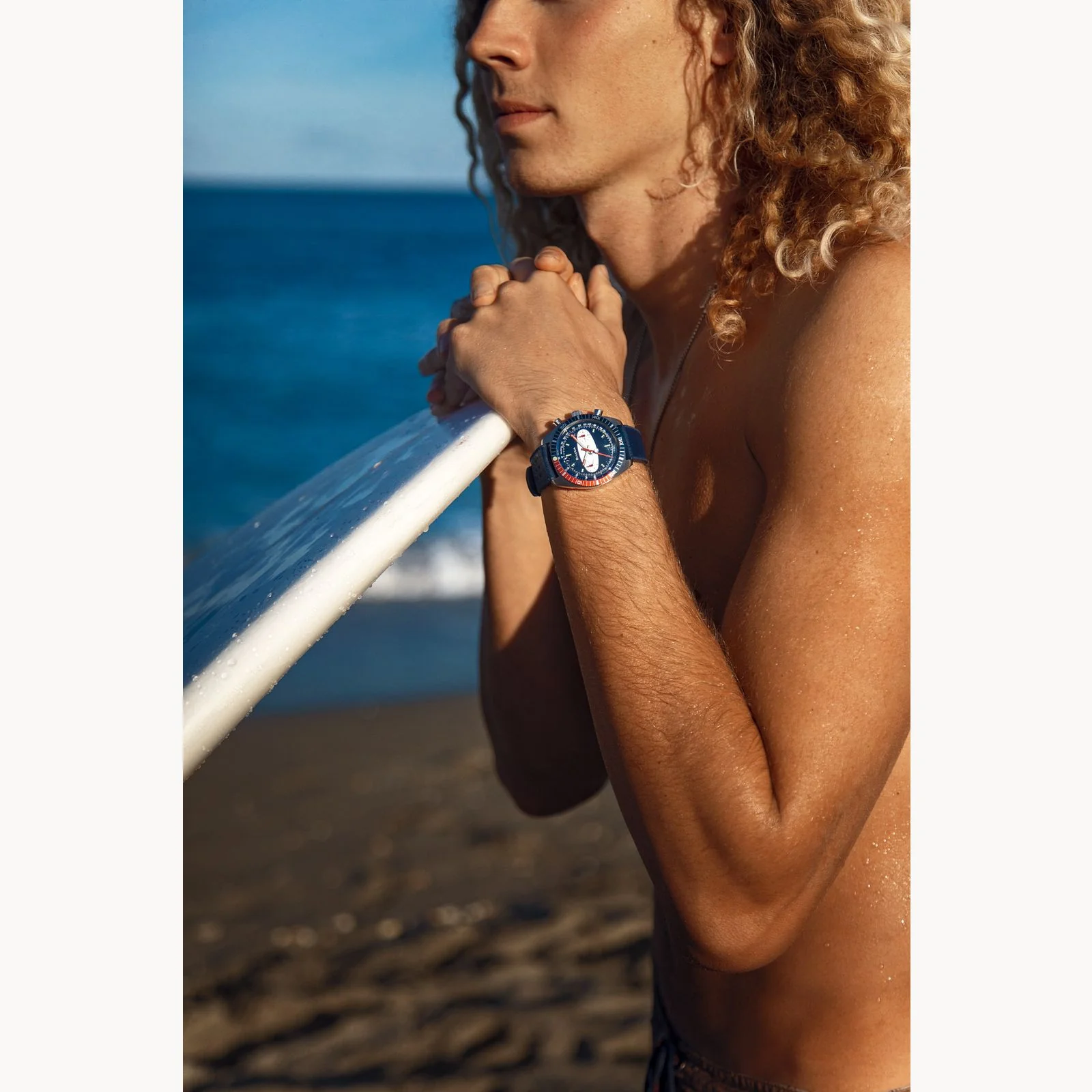 98A253 Bulova Surfboard de hombre pulsera de resina - Image 2