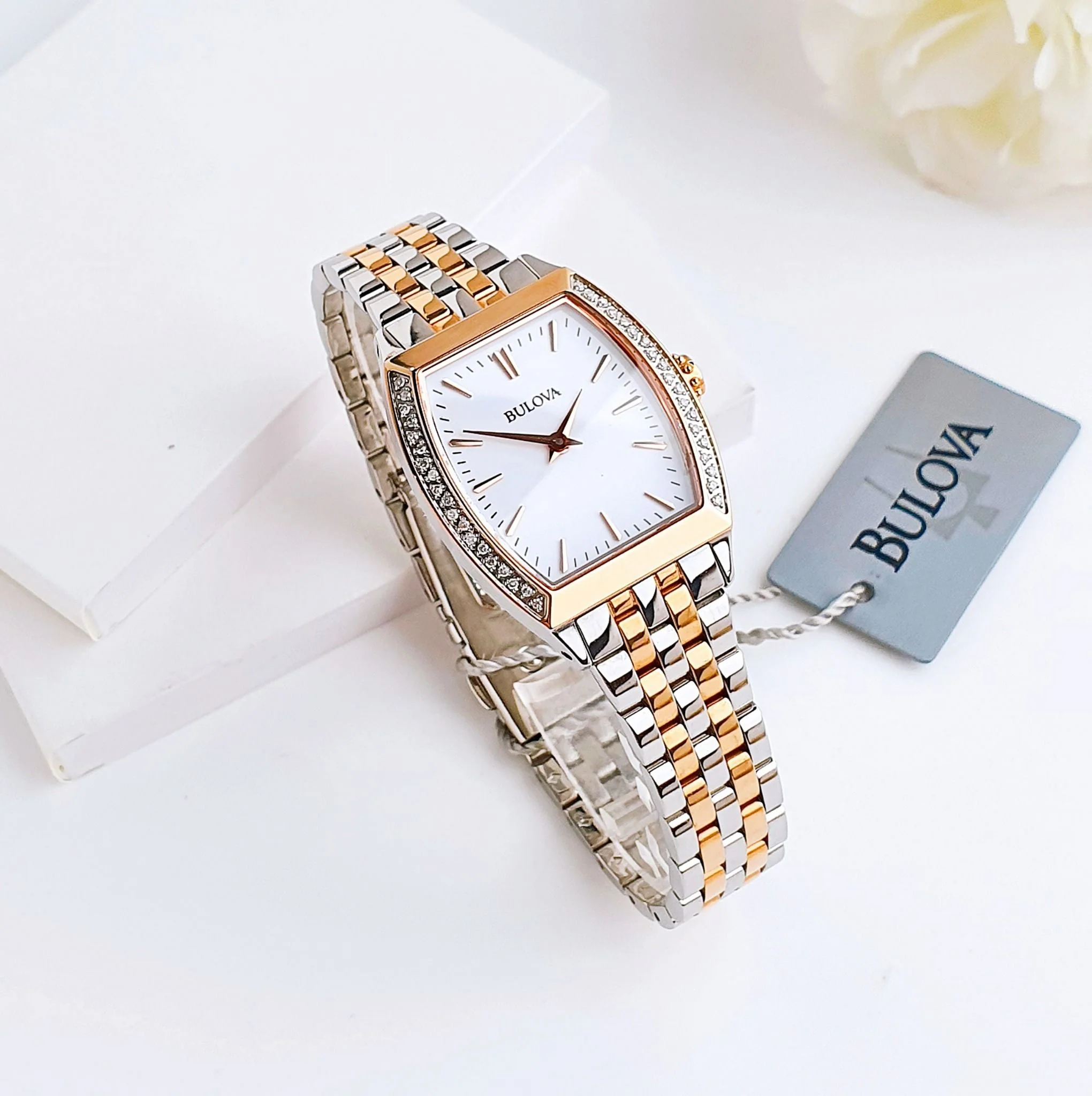 98R200 Bulova 38 Diamonds Dress Reloj para Mujer - Image 3