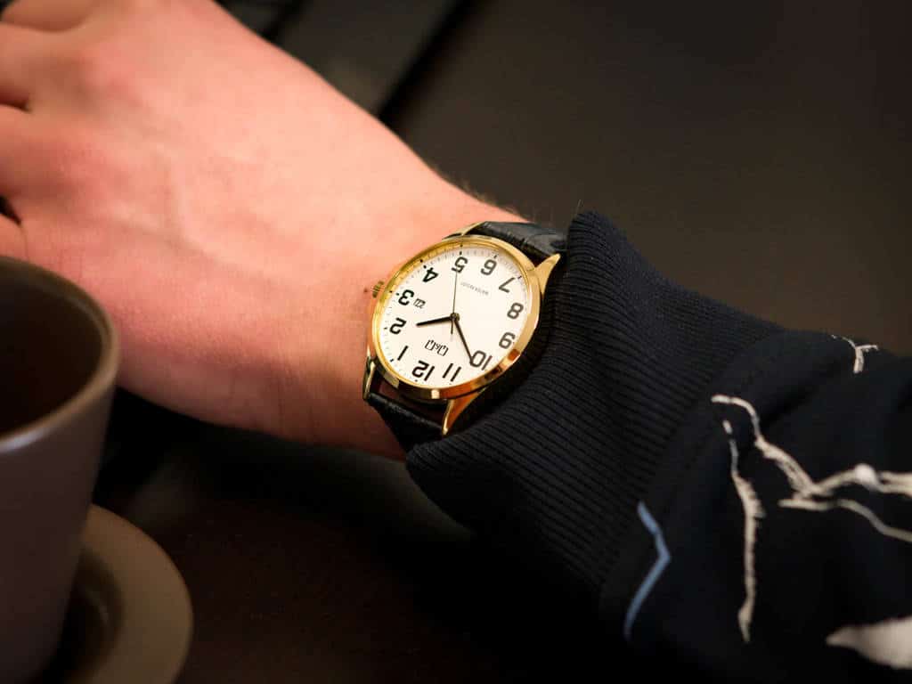 A480J104Y Reloj QQ para Caballero - Image 3