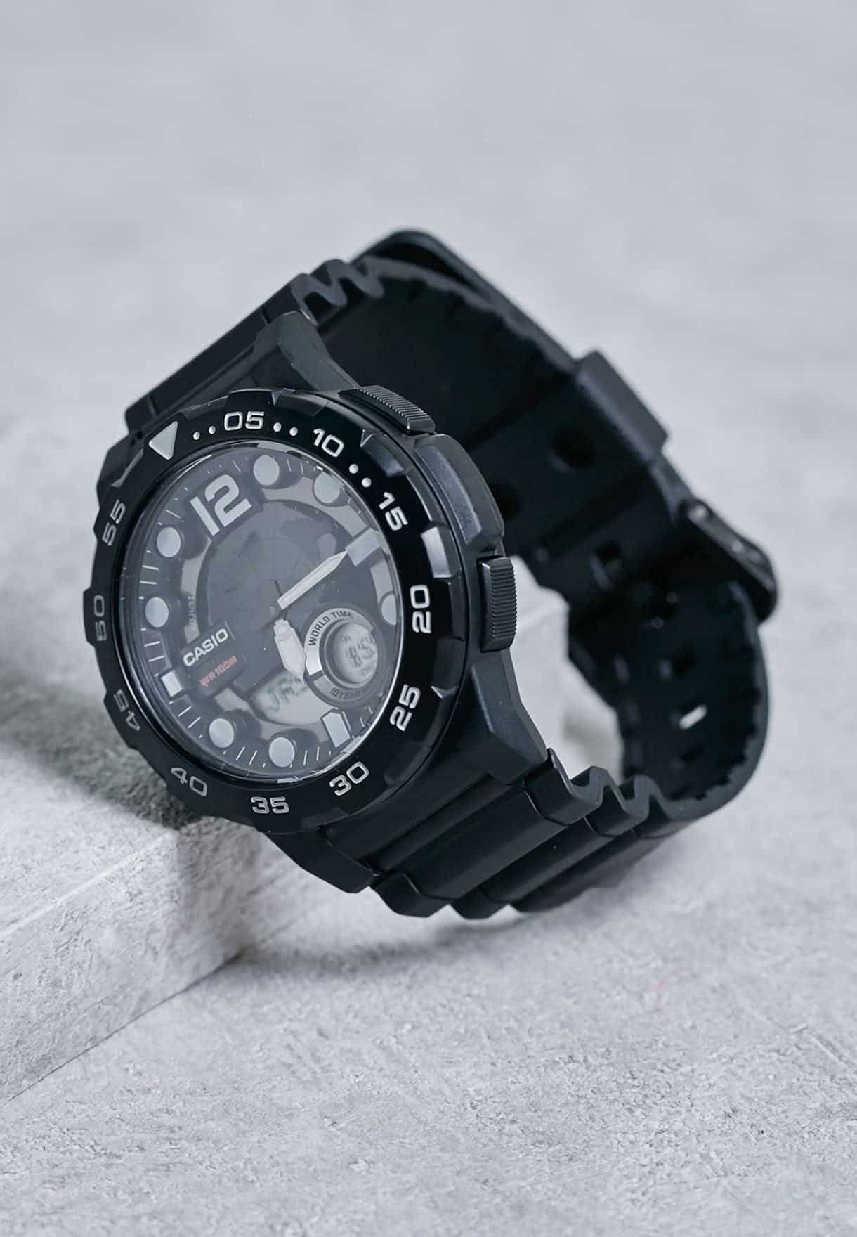 AEQ-100W-1AV Reloj Casio para Hombre, Hora Mundial 10 Años de Batería - Image 3