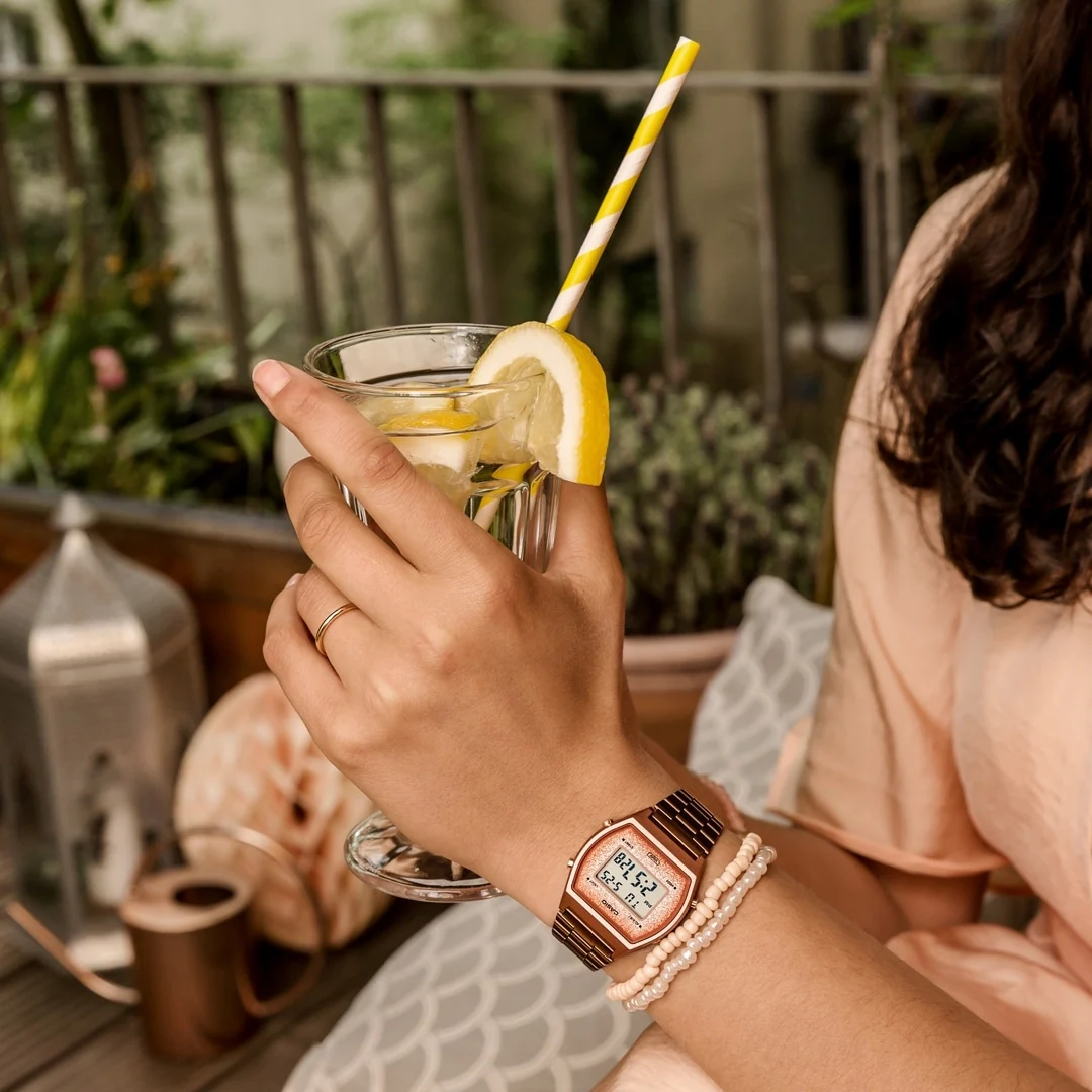 B-640WCG-5 Reloj Casio para Mujer, Vintage Clásico - Image 2