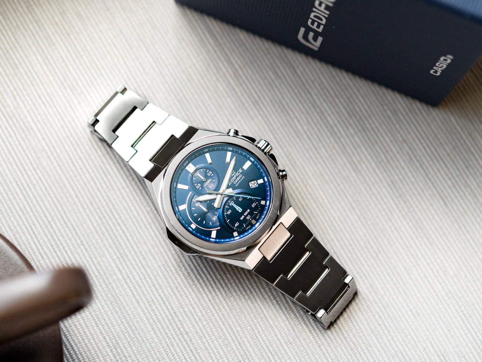 EFB-700D-2AVCF Reloj Edifice para Hombre cristal zafiro - Image 2