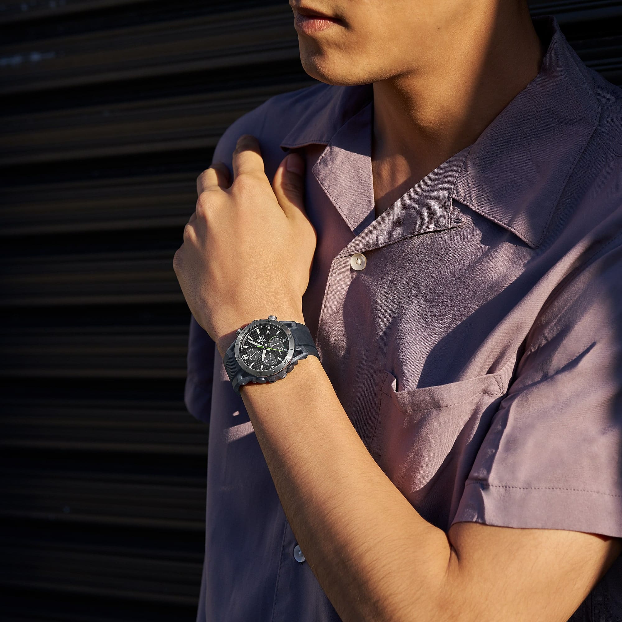 EQS-960PB-1AV Edifice Sospensione Reloj para Hombre Pulsera de Resina - Image 2