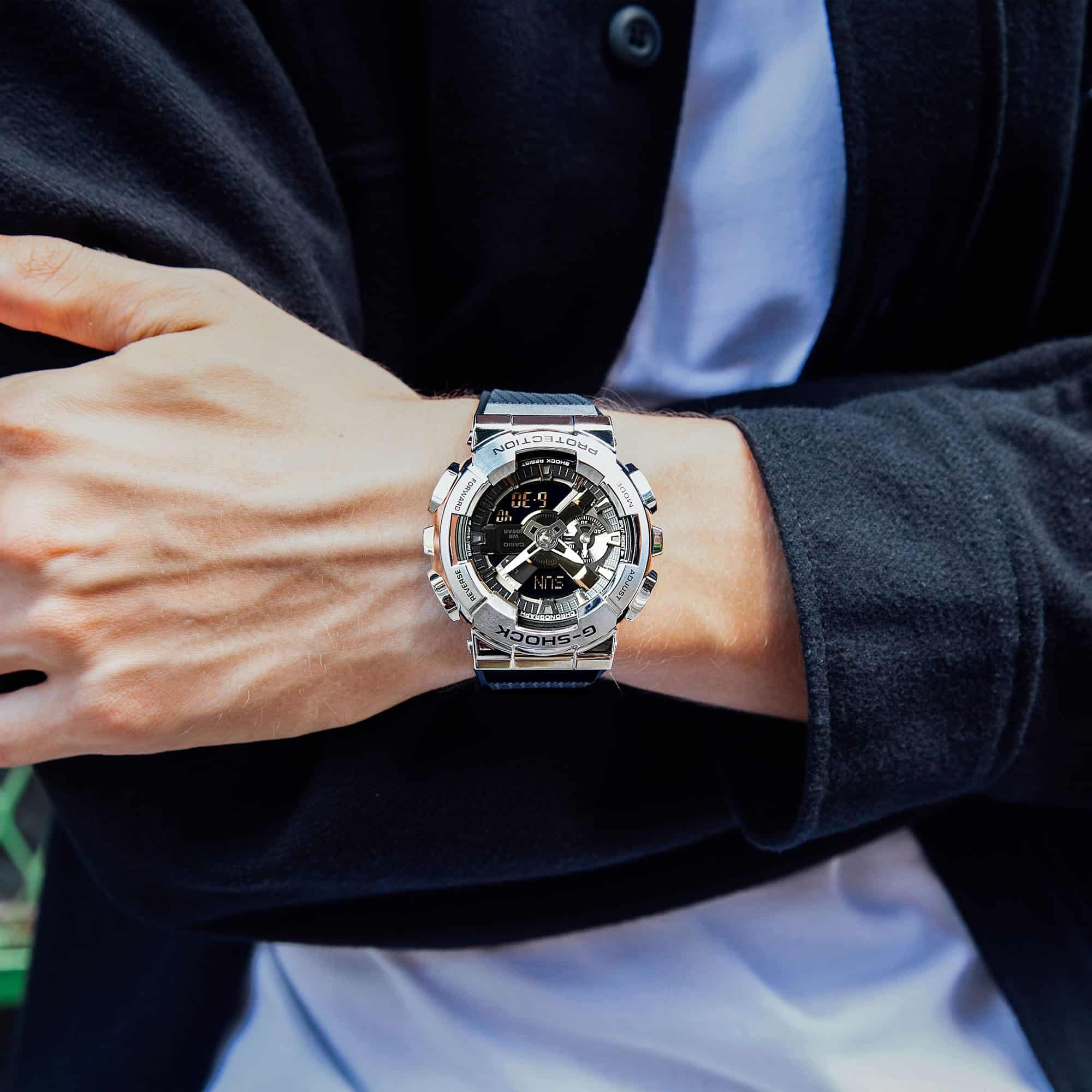 GM-110-1A Reloj G-Shock para Hombre Correa de Resina Doble Hora - Image 2