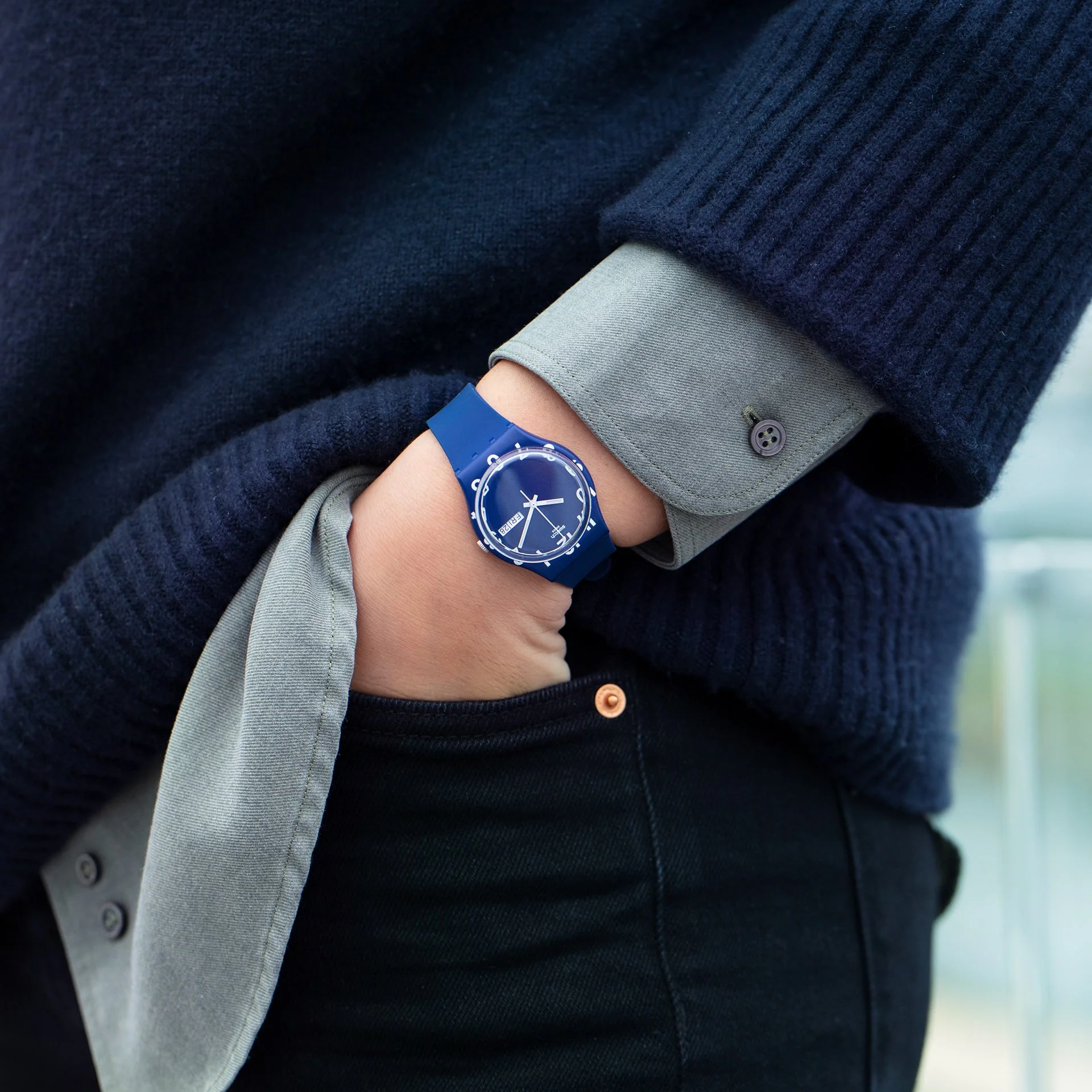 GN726 Reloj Swatch Over Blue de hombre pulsera de resina - Image 4
