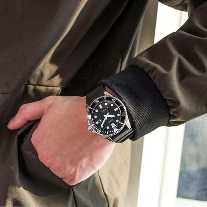 MDV-10-1A1V Reloj Casio Análogo para Hombre con Correa de Caucho - Image 2