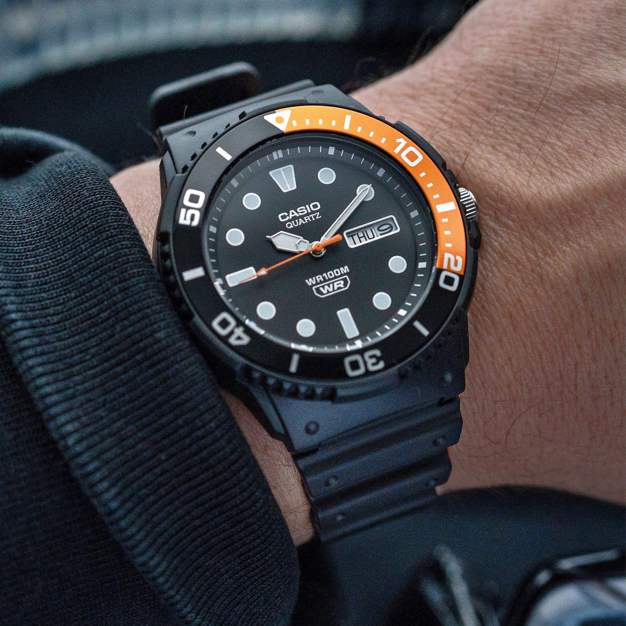 MRW-230H-1E4V Reloj Casio de hombre correa de caucho - Image 4