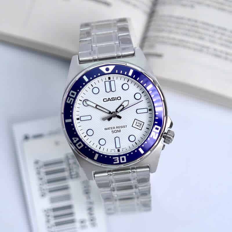 MTD-135D-7AV Reloj para caballero correa de acero - Image 2