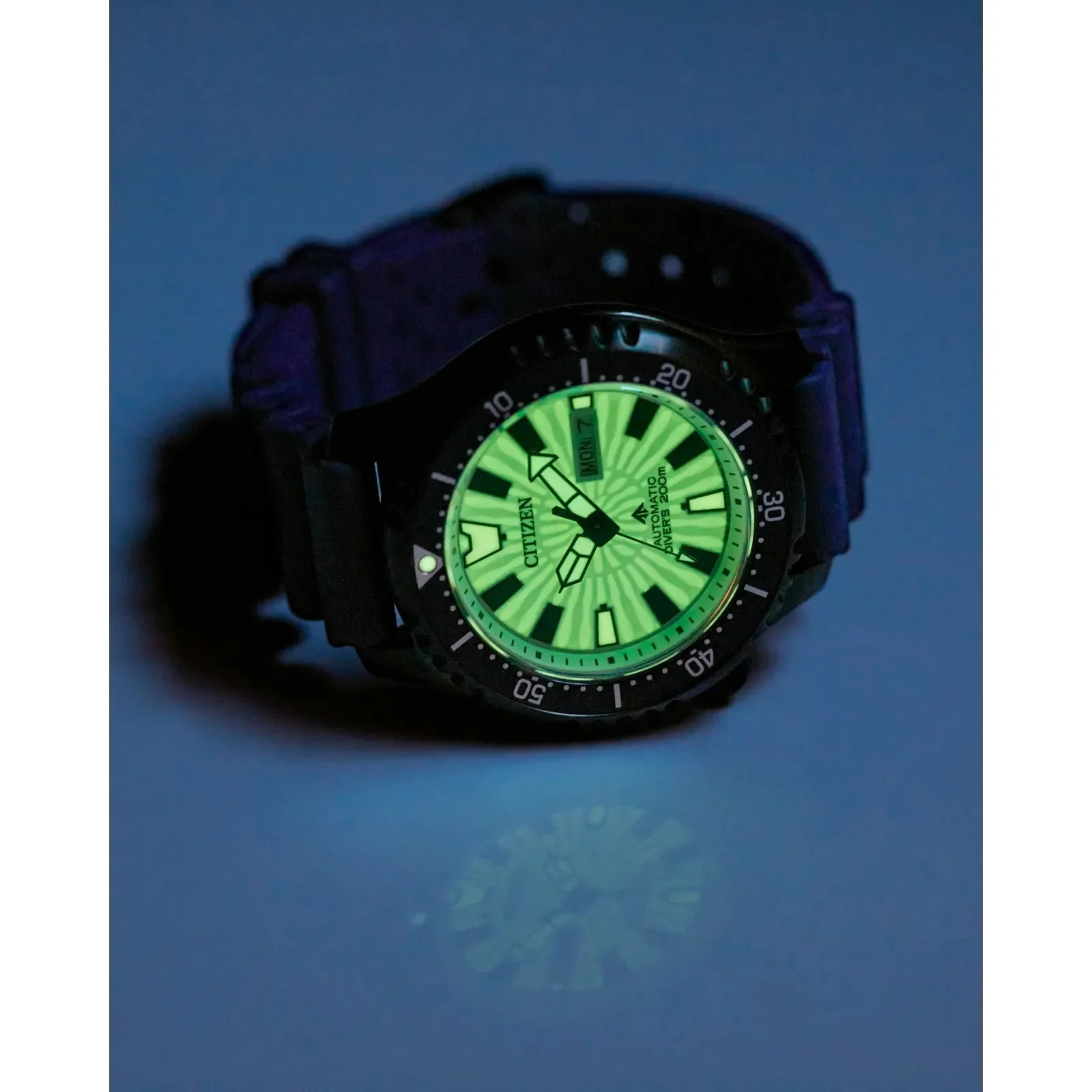 NY0137-09A Citizen Promaster reloj para caballero pulsera de resina - Image 2