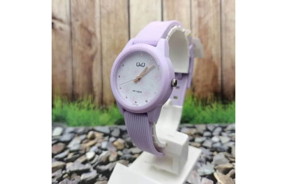 V01A-004VY Reloj QQ para Mujer - Image 3