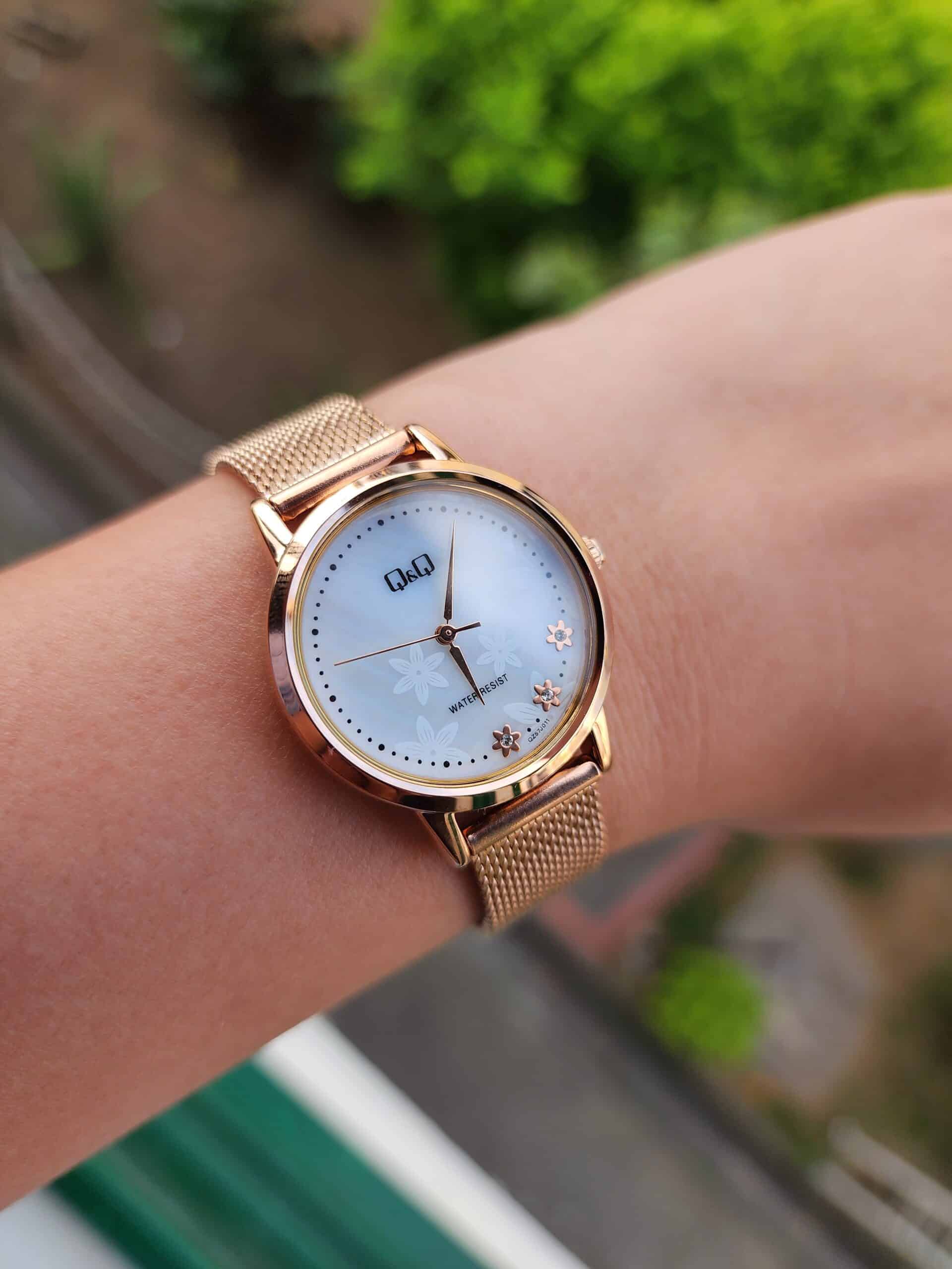 QZ57J011Y Reloj QQ para Mujer - Image 3