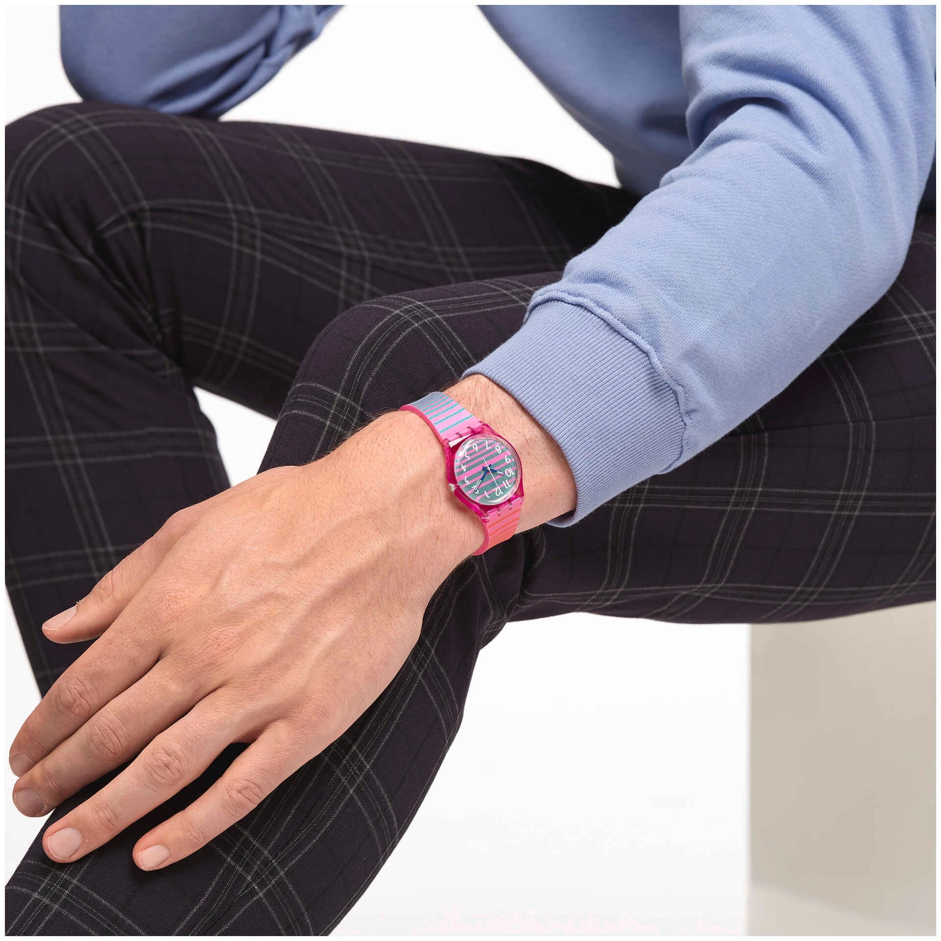 SO28P105 Reloj Swatch Electrifying Summer unisex banda de silicona - Image 2
