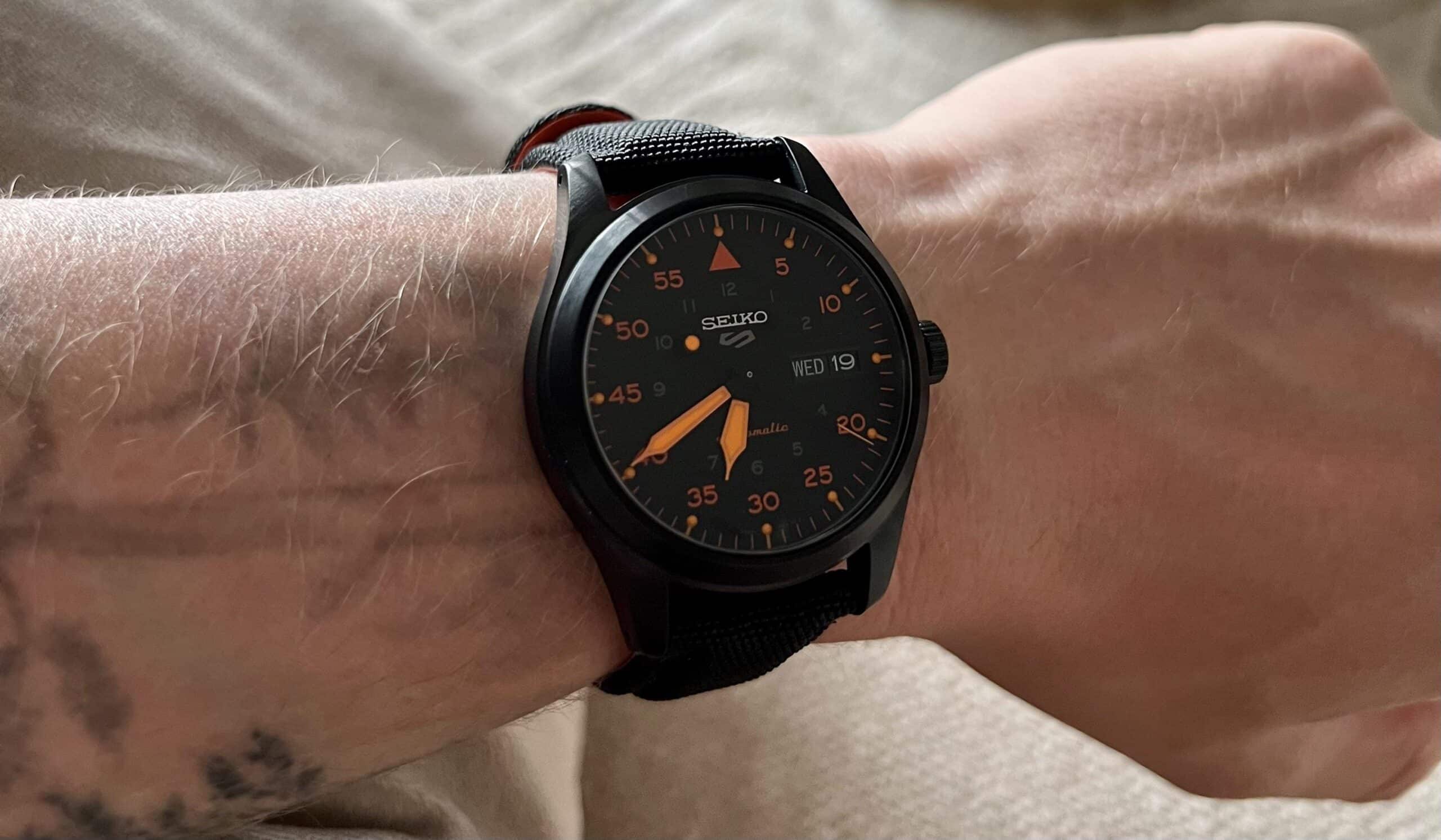 SRPH33K1 Reloj Seiko Serie 5 Análogo para Hombre con Correa de Tela - Image 2