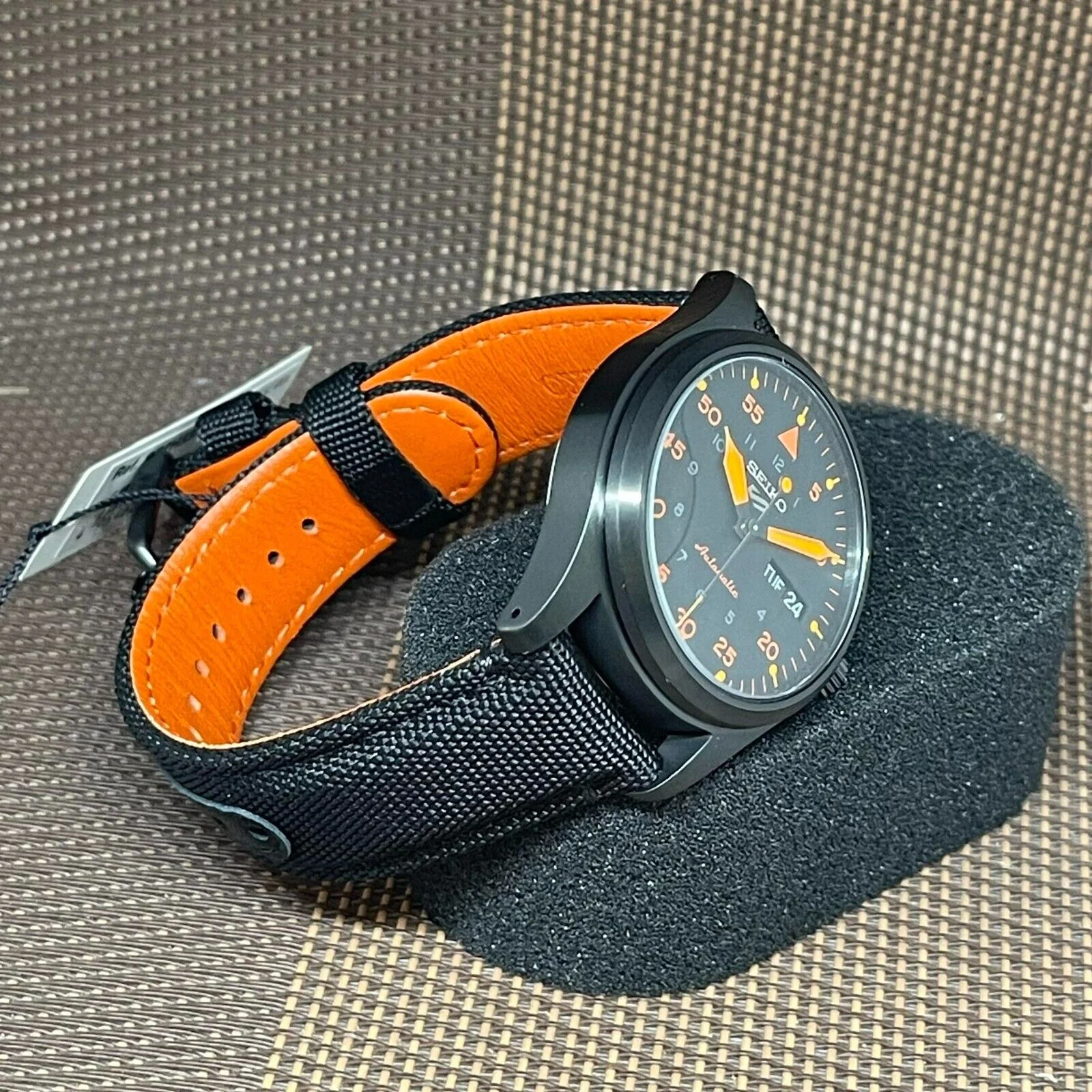 SRPH33K1 Reloj Seiko Serie 5 Análogo para Hombre con Correa de Tela - Image 3