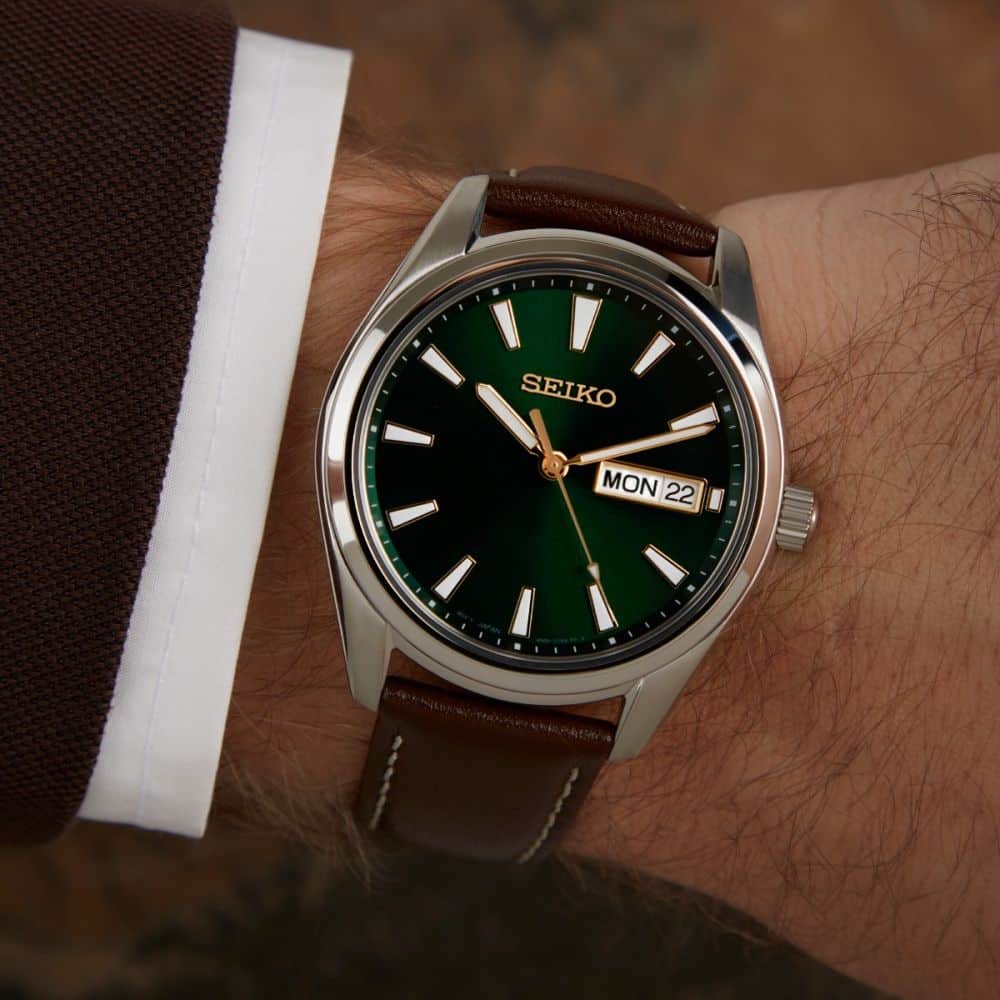 SUR449P1 Reloj Seiko Neo Classic para Hombre con Correa de Cuero - Image 4