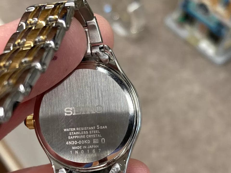 SWR070P1 Reloj Seiko Clásico Análogo para Mujer con Brazalete de Metal - Image 2