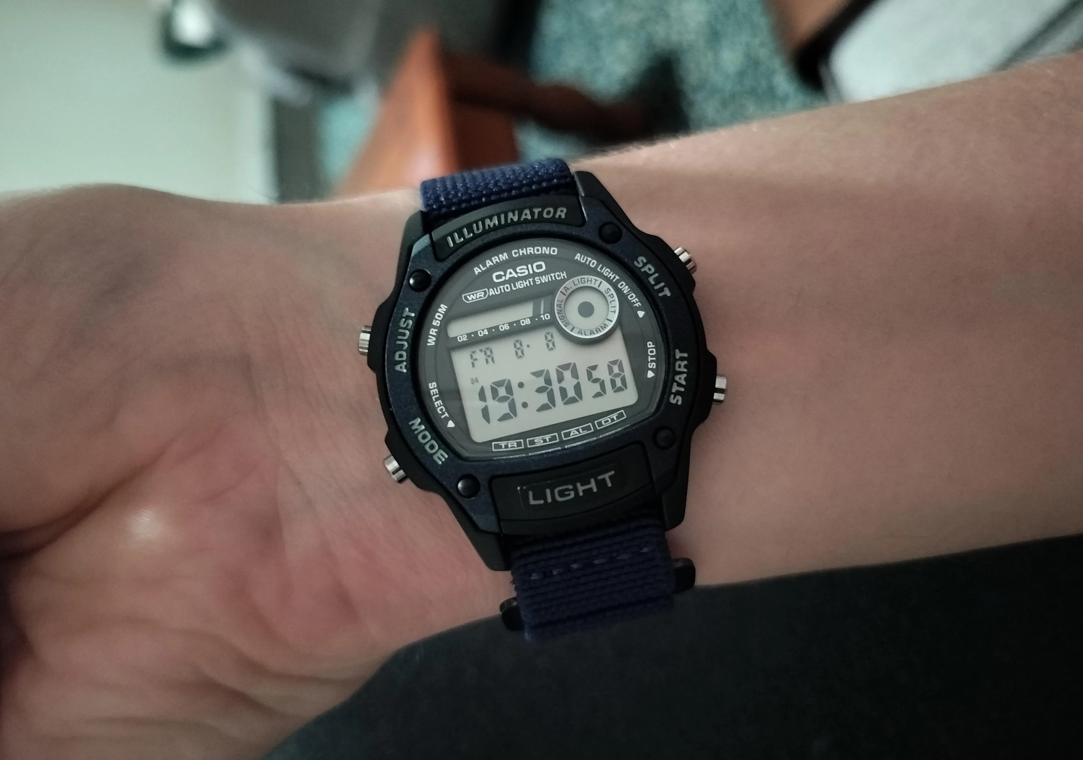 W-220HF-2AVCF Reloj Casio Digital de caballero banda de piel - Image 3